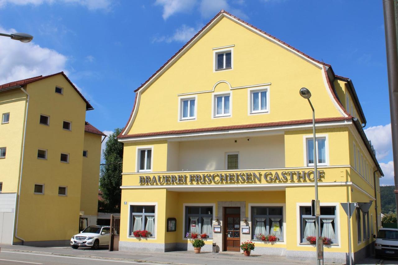 Brauerei Und Gasthof Frischeisen 凯尔海姆 外观 照片